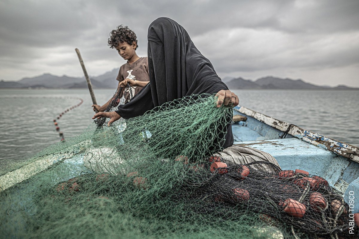 In der Bucht Khor Omeira im Jemen, wo die Fischerin Fatima ihr Leben dem Überleben ihrer Kinder widmet. Foto: Pablo Tosco