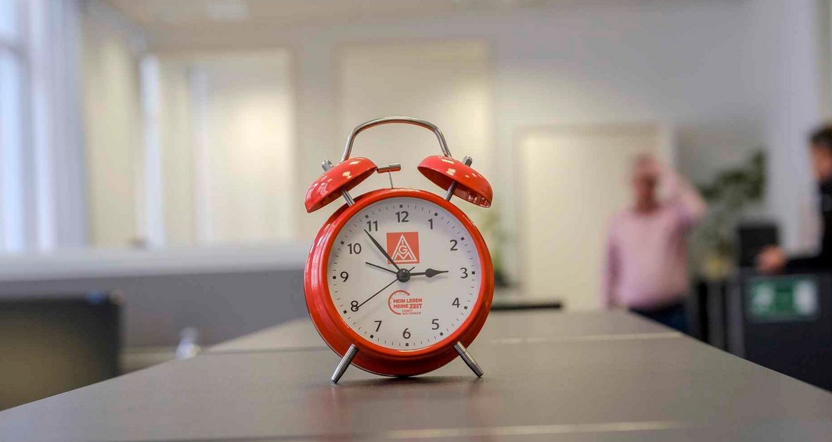 Erfassung der Arbeitsstunden nach Arbeitgeber-Gelüsten? Geht nicht nur der IG Metall auf den Wecker. Fotos: Joachim E. Röttgers