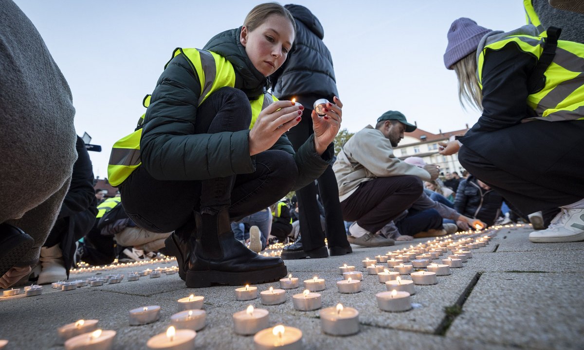 Mahnwache für alle zivilen Opfer des Nahostkonflikts auf dem Stuttgarter Marienplatz am 22. Oktober. Foto: Julian Rettig