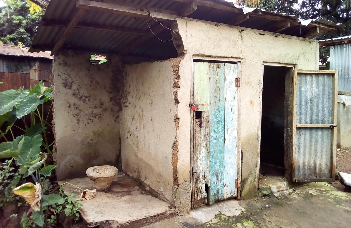 Toilette in Sierra Leone ...