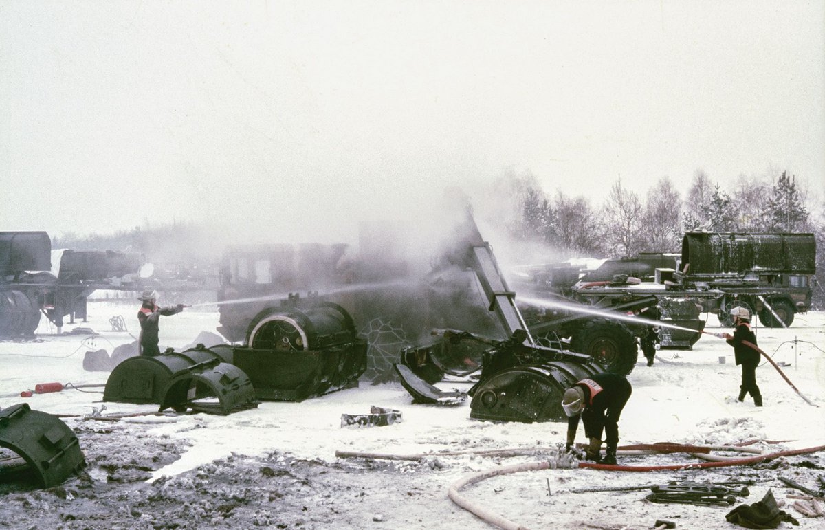 1985: Ein Motor einer Pershing II brennt. Drei US-Soldaten verlieren ihr Leben, erstmals wird offiziell bestätigt, dass in Heilbronn Raketen mit Atomsprengköpfen gelagert sind. Foto: Stadtarchiv Heilbronn