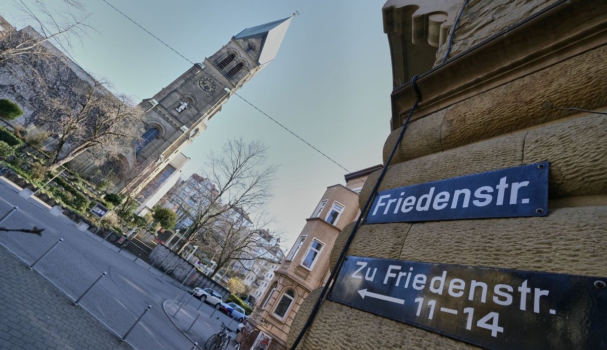 Keinen Pistolenschuss von der Friedenskirche entfernt war unser Kolumnist, als ihn die Nachricht vom Krieg erwischt hat. Fotos: Joachim E. Röttgers