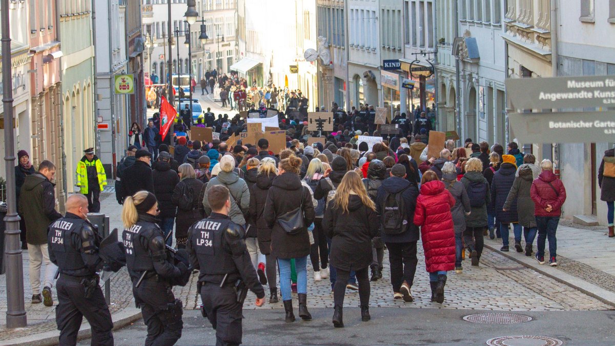 Im Namen der Demokratie zog es am 27. Januar 2024 viele Menschen aus Gera auf die Straße.