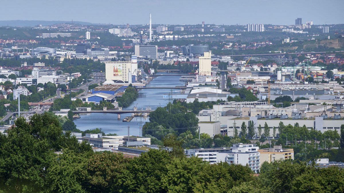 Otto Hirsch? Am Stuttgarter Hafen sind Brücken nach ihm benannt. Fotos: Joachim E. Röttgers