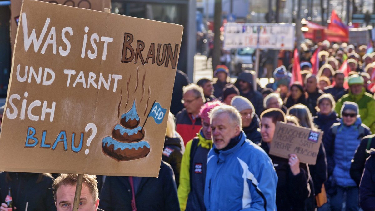 Empfang der Rechtsaußenpartei auf den Straßen von Heilbronn. Fotos: Joachim E. Röttgers