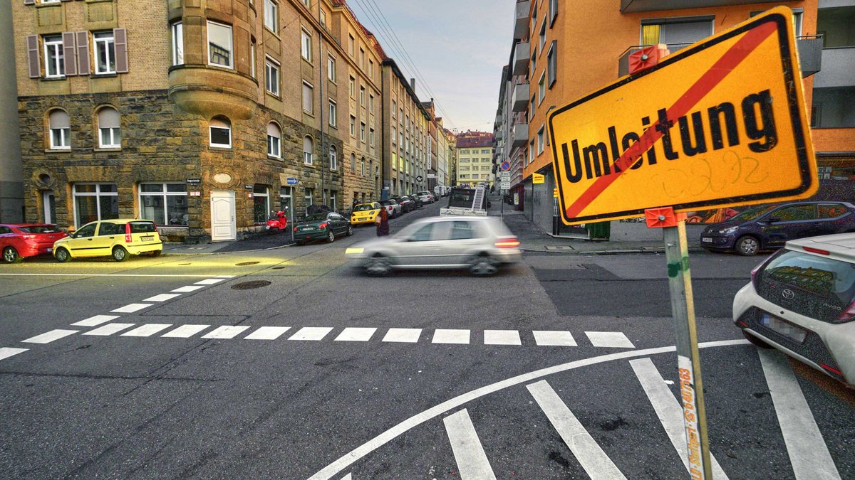 Schluss mit Durchfahrt: Bei Stuttgarts erstem Superblock könnte die Kreuzung Augusten-/Reuchlinstraße eine Blockaderolle spielen. Foto: Joachim E. Röttgers