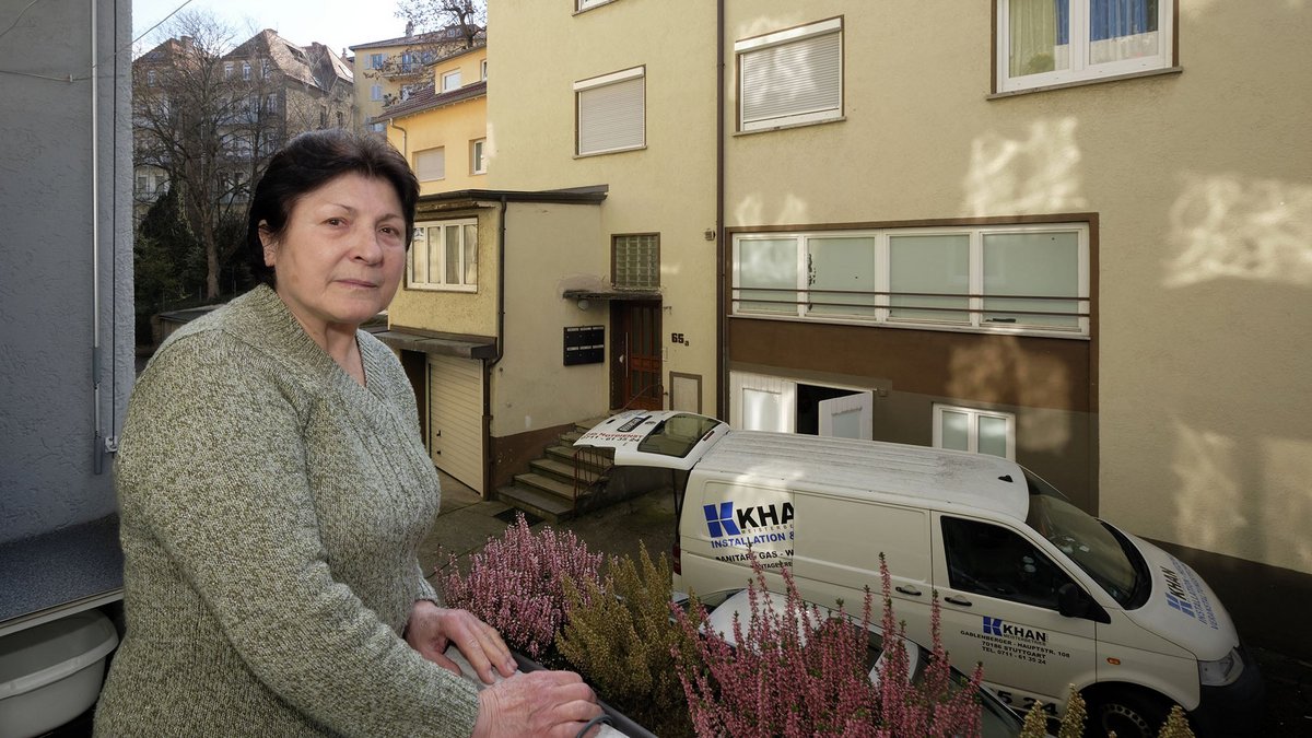 Angela Gerace auf ihrem Balkon in der Reinsburgstraße. Foto: Joachim E. Röttgers