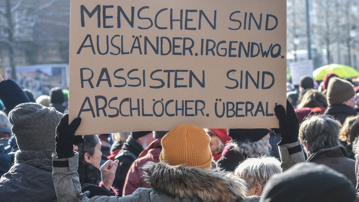 In Freiburg kamen ebenfalls rund 25.000 Menschen zusammen. Viele wahre Worte auch dort. Foto: Winfried Rothermel
