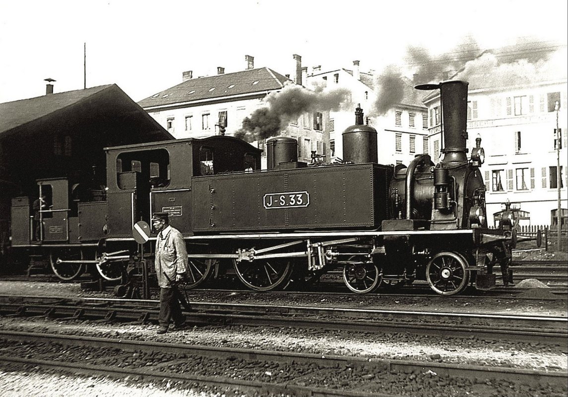 Lokomotive der Reihe A2, Simplon-Bahn, Schweiz, 1890. Foto: Autor unbekannt - Archiv Arthur Meyer, Gemeinfrei, https://commons.wikimedia.org/w/index.php?curid=34541714
