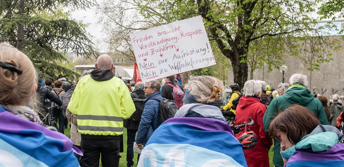 Ein Plädoyer für gegenseitiges Zuhören auf dem Ostermarsch der Friedensbewegung in Stuttgart, April 2022. Foto: Jens Volle