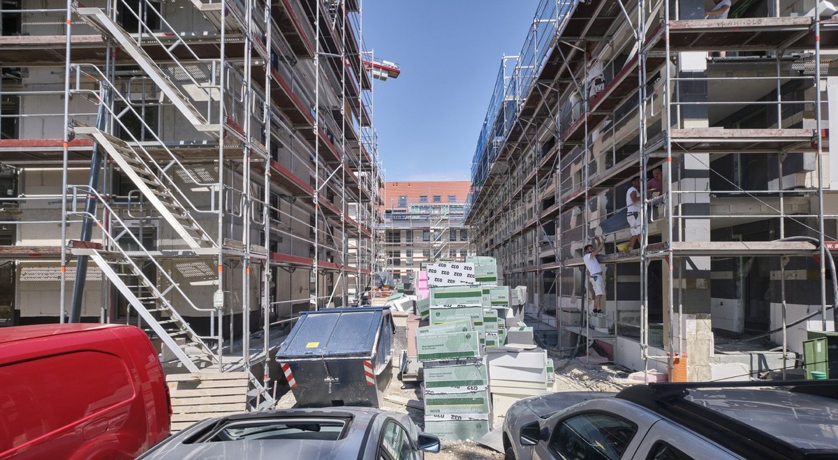 Juni 2020: Alte Häuser der SWSG machen erneut neuen Wohnblocks Platz, Grünflächen verschwinden.
